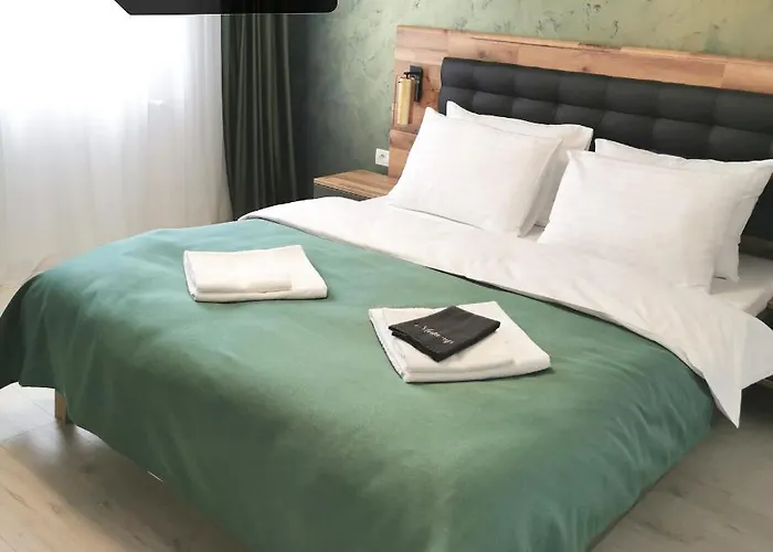 No 08 - Amarilia * Konstanca